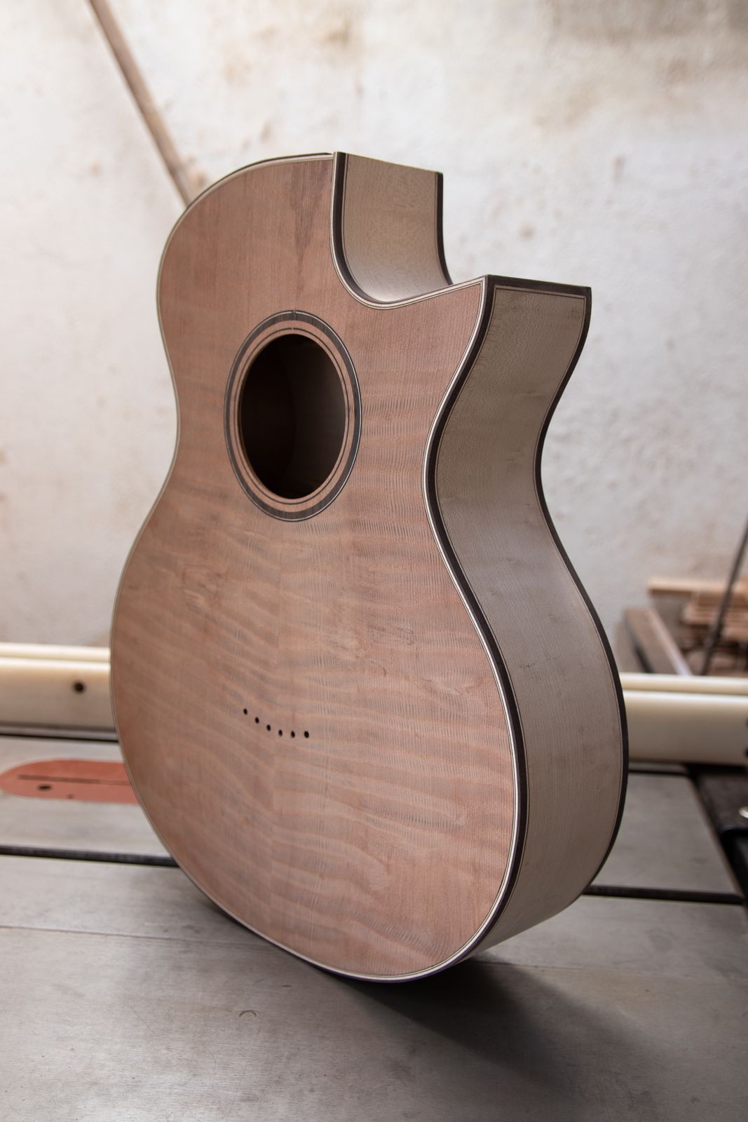 Violão Maple em construção